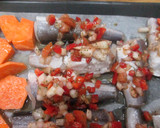 Foto del paso 4 de la receta: Pescadilla con verduritas, papas y boniatos al horno 