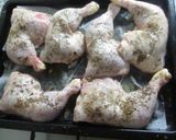 Foto del paso 1 de la receta: Traseros de pollo al wisky con papas y batatas horneadas