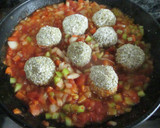 Foto del paso 8 de la receta: Albóndigas de pollo en salsa de tomate y zanahoria en brochetas (para dieta)