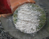 Foto del paso 3 de la receta: Merluza a la romana y arroz seco con olivas mallorquinas