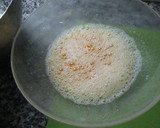 Foto del paso 1 de la receta: Arrollado de pionono con crema de pollo y huevos enteros