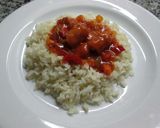 Foto del paso 12 de la receta: Arroz con salchichas en salsa y huevos fritos