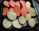 Foto del paso 2 de la receta: Traseros de pollo al wisky con papas y batatas horneadas
