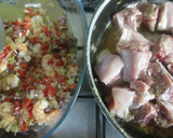 Foto del paso 2 de la receta: Arroz amarillo con pollo, gambas y chipirones 