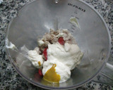Foto del paso 7 de la receta: Arrollado de pionono con crema de pollo y huevos enteros