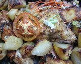 Foto del paso 3 de la receta: Cuartos de pollo con patatas y tomates a la mantequilla