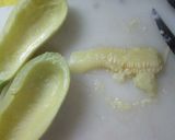 Foto del paso 2 de la receta: Calabacines rellenos de carne con salsa blanca 