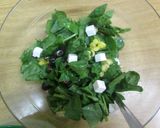 Foto del paso 3 de la receta: Ensalada de espinacas, queso y piña con salsa verde especial
