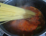 Foto del paso 4 de la receta: Espaguetis jugosos cocidos en salsa de tomate 