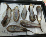 Foto del paso 1 de la receta: Berenjena rellena de huevo (monjitas simpáticas)