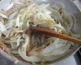 Foto del paso 9 de la receta: Calabacines rellenos de acelga, champiñones con cebolla dorada y salsa blanca