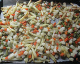 Foto del paso 5 de la receta: Pollo maxi sabor cheddar con guarnición combinada