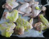 Foto del paso 2 de la receta: Alitas de pollo a la mostaza con súper guarnición