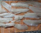 Foto del paso 1 de la receta: Merluza a la romana y arroz seco con olivas mallorquinas