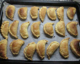 Foto del paso 9 de la receta: Empanadas de pollo con huevos y aceitunas