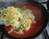 Foto del paso 4 de la receta: Pasta farfalle en salsa rápida de tomate frito