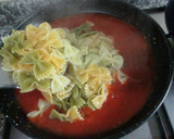 Foto del paso 4 de la receta: Pasta farfalle en salsa rápida de tomate frito