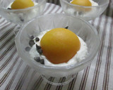 Foto del paso 5 de la receta: Durazno con crema chantillí y perlitas de chocolate