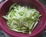 Foto del paso 3 de la receta: Espaguetis de calabacines con salsa de tomate diet