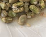 Foto del paso 2 de la receta: Tortillón de habas tiernas del huerto