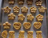 Foto langkah ke 4 dari resep Butter Cookies.