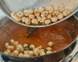 A picture of step 5 of Kaju makhana curry.