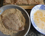 Foto del paso 1 de la receta: Milanesas de pavo con salsa criolla y queso San Paulin