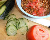 Foto del paso 3 de la receta: Torre de lentejas y atún sobre lechugas tiernas