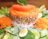 Foto del paso 4 de la receta: Torre de lentejas y atún sobre lechugas tiernas