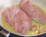 Foto del paso 3 de la receta: Rollitos de pavo rellenos al vino blanco