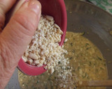 Foto del paso 4 de la receta: Budín de calabacín con frutos secos y naranjitas chinas