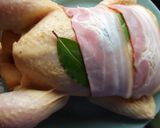Foto del paso 1 de la receta: Pollo al horno con zumo de lima y bacon ahumado