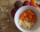 Foto del paso 3 de la receta Tazas de macedonia con requesón y avellanas garrapiñadas 