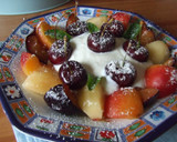 Foto del paso 3 de la receta: Fruta de verano con salsa de coco