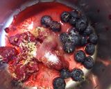 Foto del paso 3 de la receta: Higos asados con frambuesas y arándanos 