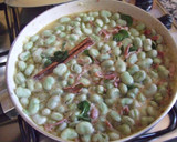 Foto del paso 2 de la receta: Habas guisadas con menta y canela