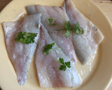 Foto del paso 1 de la receta: Dorada con salsa de almendras y langostinos