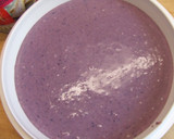 Foto del paso 2 de la receta: Helado de frambuesas con cerezas y leche condensada