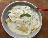 Foto del paso 3 de la receta: Ravioli con salsa de queso, albahaca y pistachos