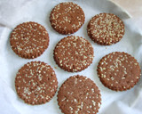 Foto del paso 1 de la receta: Galletas de cacao con almendras rellenas de dulce de leche