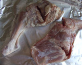 Foto del paso 1 de la receta: Paletillas de cordero lechal con alcachofas al ajillo