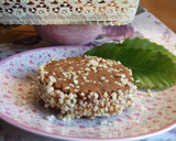 Foto del paso 4 de la receta: Galletas de cacao con almendras rellenas de dulce de leche