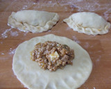 Foto del paso 3 de la receta: Empanadas criollas fritas auténticas de Doña Petrona