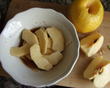 Foto del paso 1 de la receta: Pastel de manzanas cubierto con frutos secos