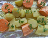 Foto del paso 2 de la receta: Chuletitas de cordero al ajillo al horno con tubérculos al orégano fresco 
