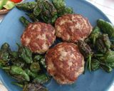 Foto del paso 3 de la receta: Hamburguesas al limón con pimientos de Padrón