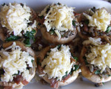 Foto del paso 3 de la receta: Champiñones rellenos con espinacas y jamón ibérico