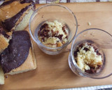Foto del paso 1 de la receta: Vasitos de postre frutal y bizcocho con jalea de rosas