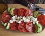 Foto del paso 2 de la receta: Tomates, aguacate y mozzarella a la trufa negra