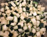 Zöldborsós cukkinikrémleves recept fázis 2 fotója